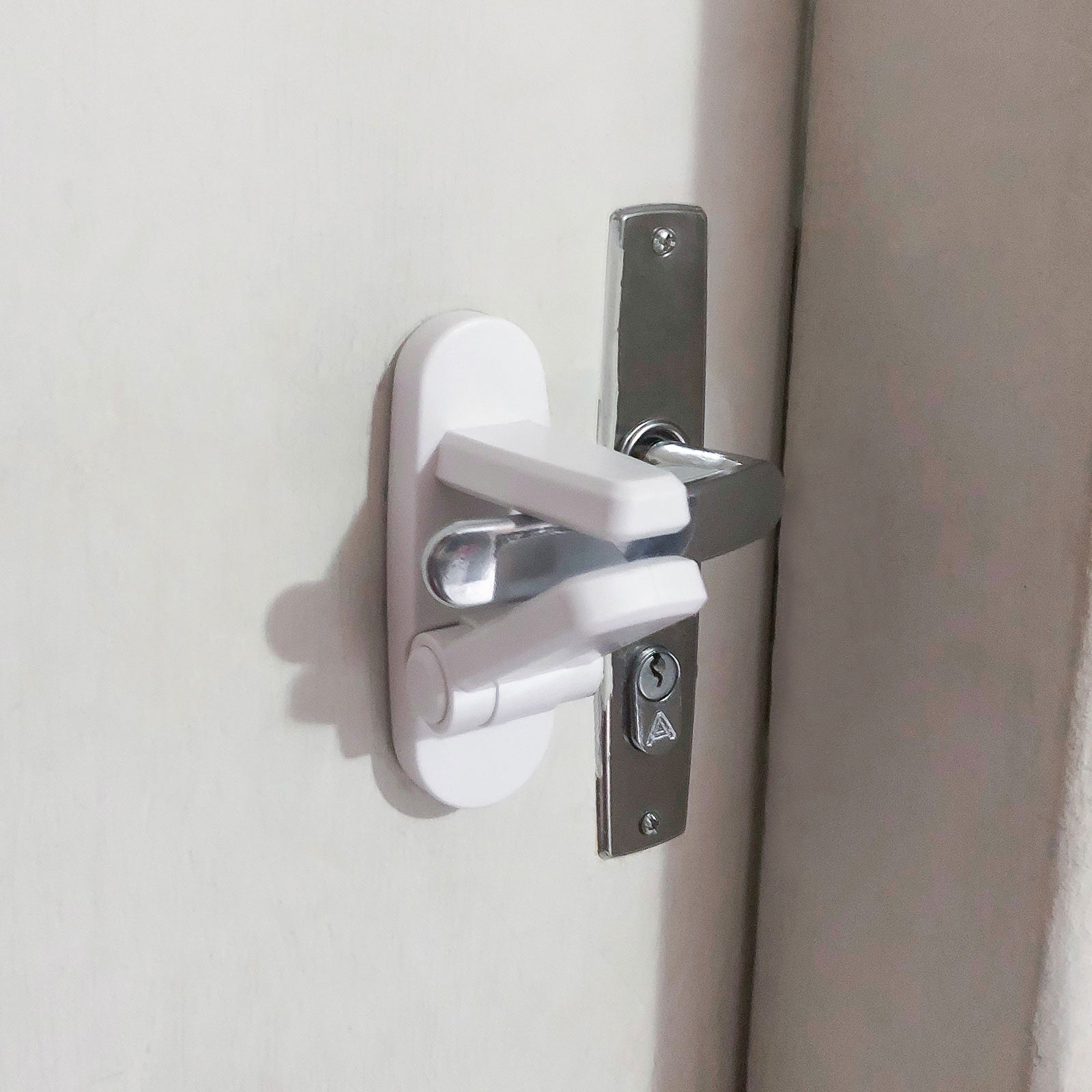 Trava para Maçaneta de Porta Safety 1st - Bloqueio de Acesso