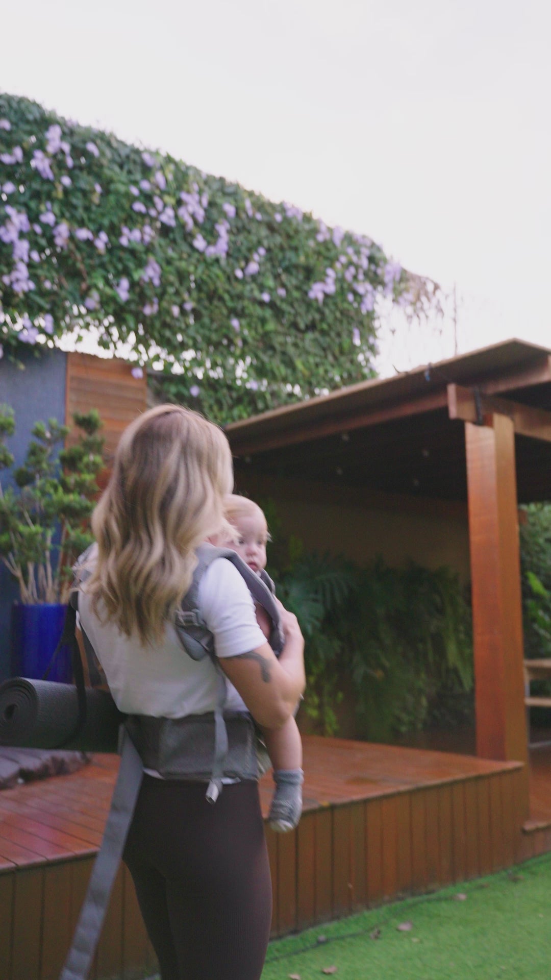 Vídeo - Canguru Hipseat 5 em 1 Wallaby